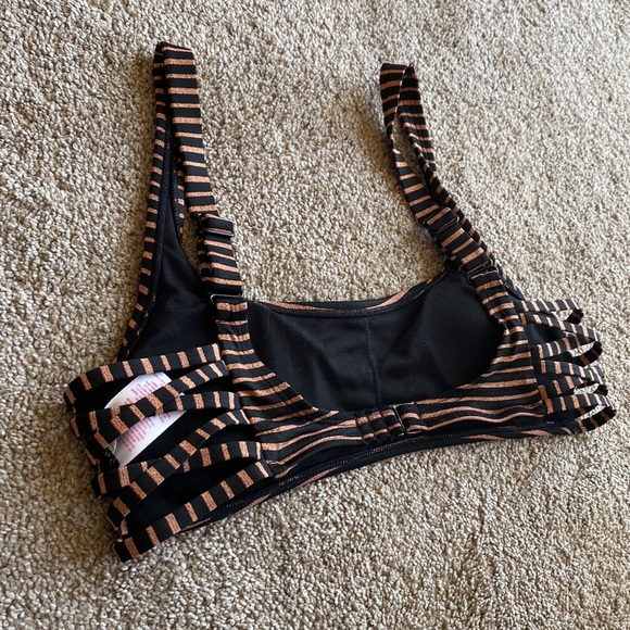 EUC Womens Large Xhilaration Bandeau Bathing Suit Top in Black and Gold - Picture 3 of 4